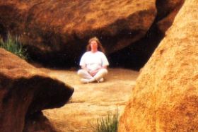 Meditation zw. Felsen.jpg